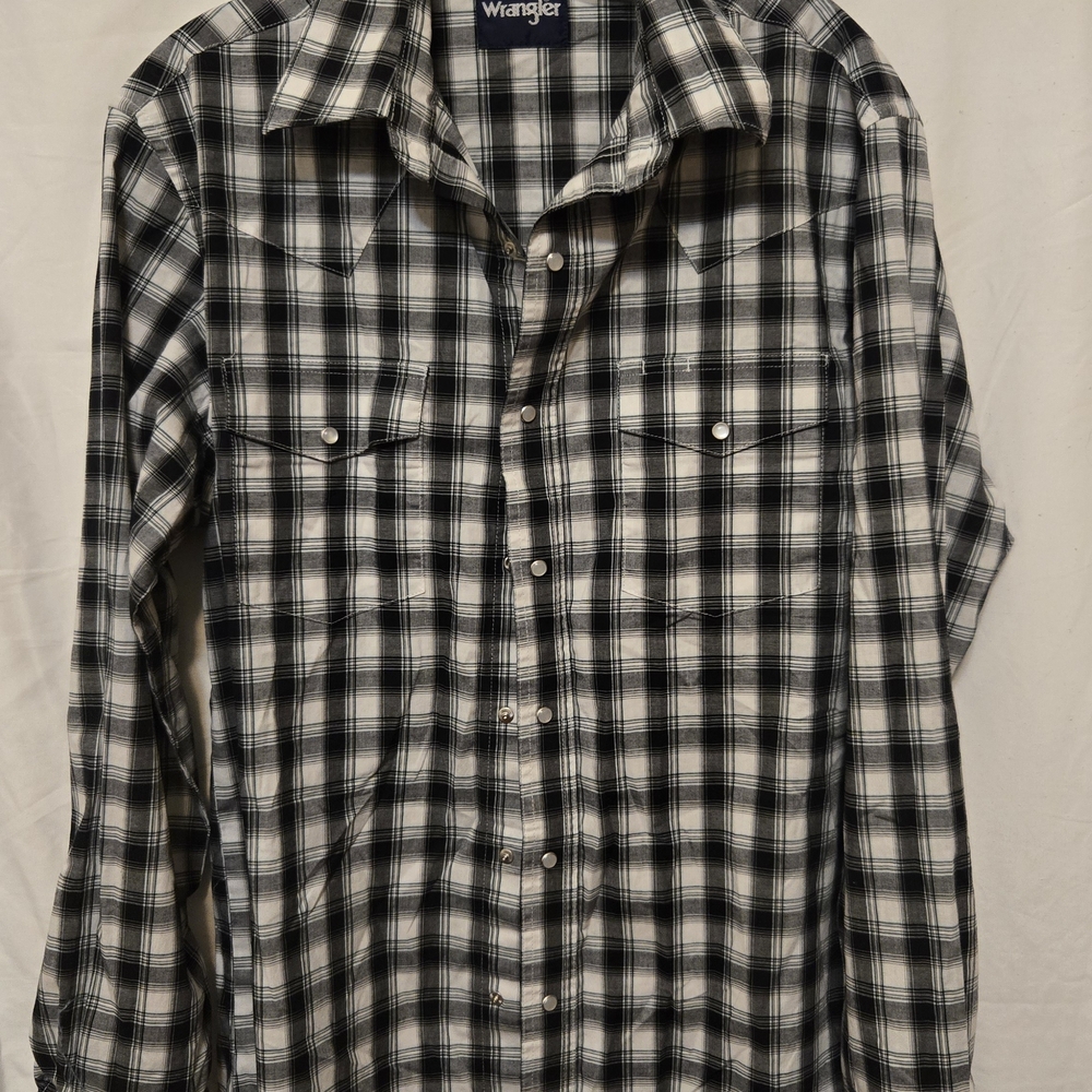 Wrangler Men's Monochrome Plaid Button-Down Shirt